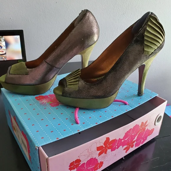 Peep Toe Pumps - Picture 4 of 8